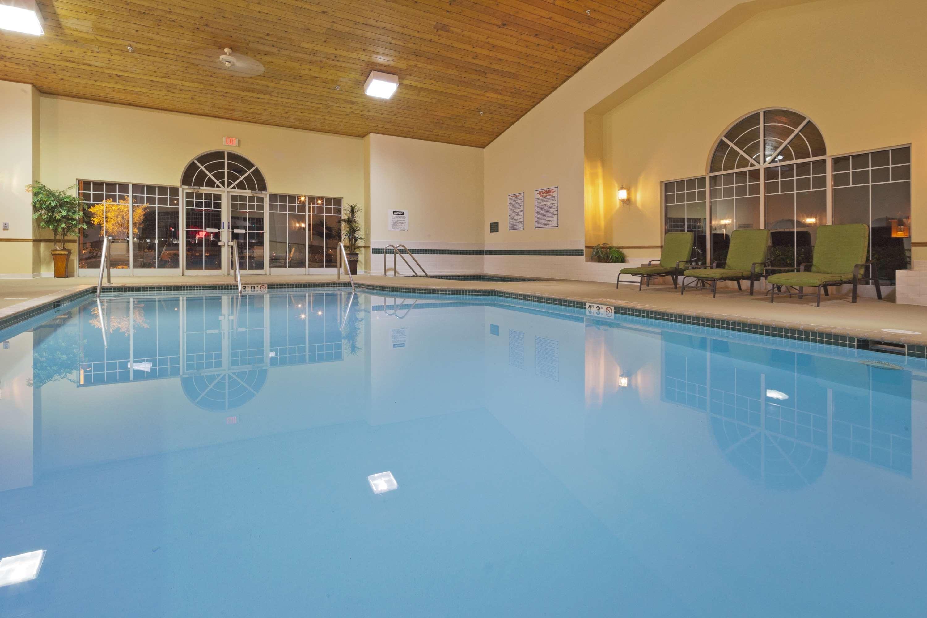 Country Inn & Suites By Radisson, Germantown, Wi Εξωτερικό φωτογραφία